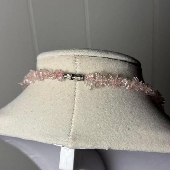 Vintage Rose Quartz Chip Necklace Pink Crystal Stone Barrel Clasp Boho Jewelry - Picture 8 of 8